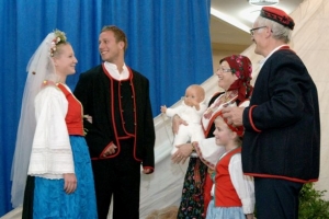 Vodice, 4. studenoga 2011. - lokalna folklorna društva održala su prigodne nastupe, na slici interpretacija 'Murterinskoga pira'