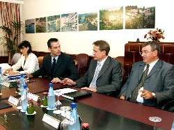 Ministar Kalmeta sa suradnicima na sastanku s predstavnikom EK
