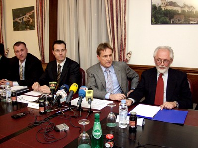 Milivoj Mikulić, član Uprave HAC-a, Zdravko Livaković, državni tajnik za razvitak, ministar Božidar Kalmeta i Mario Crnjak, predsjednik Uprave HAC-a