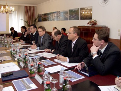 Ministar Kalmeta sa suradnicima za razgovora sa slovačkim kolegom