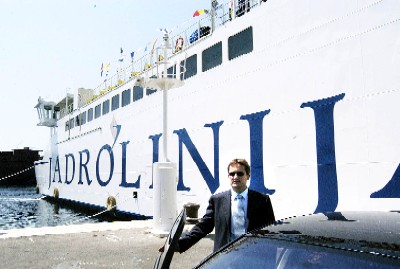 Ministar Kalmeta ispred broda Marjan (foto FaH/Miljenko Klepac)