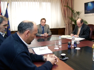 Ministar Kalmeta i državni tajnik Bačić s predstavnicima sindikata
