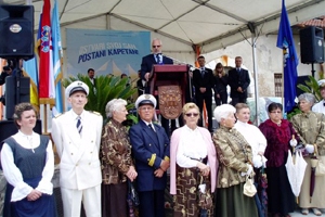 Bakar, 6. svibnja 2010. - kapetan Mario Babić, državni tajnik za more, povodom svečanosti prvog uplovljavanja "Kraljice mora" u luku "Bakar" pozdravio je okupljene uzvanike i građane Bakra, poželio što više usoješnih školaraca i studenata pomorstva, te podsjetio okupljene kako je na isto mjesto prije 102 godine po prvi puta uplovio prvi školski brod trgovačke mornarice „Vila Velebita“