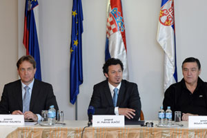 Ljubljana, July 26 2010 - (from left), Bozdiar Kalmeta, minister of the Sea, Transport and Infrastructure, Patrik Vlacic, Slovenian minister of the Transport and Milutin Mrkonjic, Serbian minister of the Infrastructure at the joint news conference after trilateral talks held at Brdo