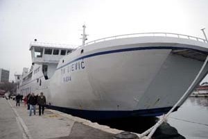 Split, 23. ožujka 2010. - trajekt "Tin Ujević" na vezu u splitskoj luci za vrijeme trajanja očevida o uzrocima pomorske nesreće
