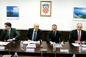 Zagreb, March 18 2010 - (from left) Jure Saric, Director of Air Transport, Drazen Breglec, Secretary of State for Transport, Olivier Jankovec, Director General of the Association of European airports (ACI Europe) and Tonci Peovic, director of the Zagreb airport, today after a meeting where they sought a solution for better business results for the Croatian airports