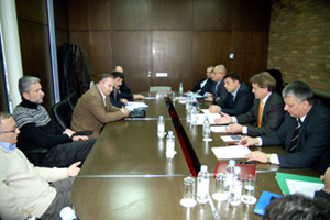 Zagreb, 16. prosinca 2009. Božidar Kalmeta, ministar mora, prometa i infrastrukture sa suradnicima na sastanku s predstavnicima sindikata HŽ
