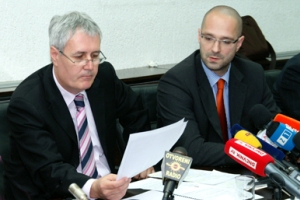 Zagreb, 10. svibnja 2011. - Tomislav Mihotić, državni tajnik za infrastrukturu otvorio je zaprimljene zahtjeve u društvu Danijela Milete, državnoga tajnika za promet