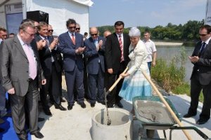 Osijek, 11. srpnja 2011. - premijerka Kosor u pratnji ministara, saborskih zastupnika, predstavnika gradskih i županijskih vlasti polaže kamen temeljac za novi most "Drava"