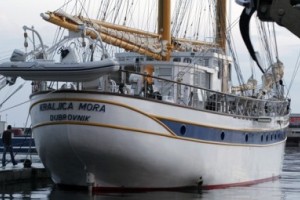 Split, 2. svibnja 2011. - školski brod 'Kraljica mora' isplovila je iz splitske luke na prvo studijsko putovanje