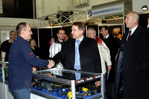 Zagreb, 18. veljače 2009. Ministar Kalmeta u obilasku ponude ovogodišnjeg međunarodnog sajma sporta i nautike