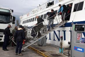 Biograd na moru, 24. listopada 2009, putnici s nasukanog putničkoga broda "Marko Polo" evakuirani su Jadrolinijinim katamaranom "Karolina"
