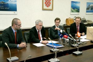 Zagreb, 12. prosinca 2011. - javno otvaranja ponuda održalo se u prostorijama Ministarstva mora, prometa i infrastrukture, a događaj su pratili predstavnici medija