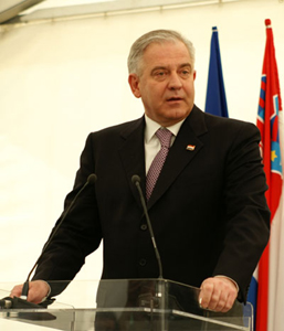 Vrbovec, 27. travnja 2009. Dr. Ivo Sanader na svečanosti potpisivanja ugovora o građenju nove dionice autoceste