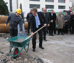 24. studenog 2008. Ministar Kalmeta otvara radove na paškom gradskom mostu (foto: Josip Portada)