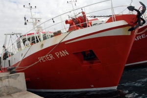 Primošten, 19. veljače 2012. - ribarski brod 'Petar Pan' samostalno je doplovio na vez u primoštensku luku, posada broda pretrpjela je lakše ozljede u sudaru sa teretnim brodom 'Lim' (Foto: Duško Jaramaz/PIXEL)
