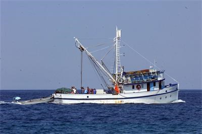 Slika /arhiva/ribarski-brod_18102010.jpg